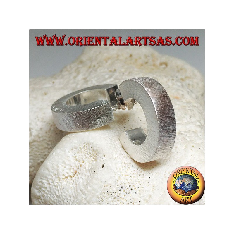 Silberne Ohrringe mit breitem Quadrat und satiniertem Finish und 20 mm Schmetterlingsverschluss