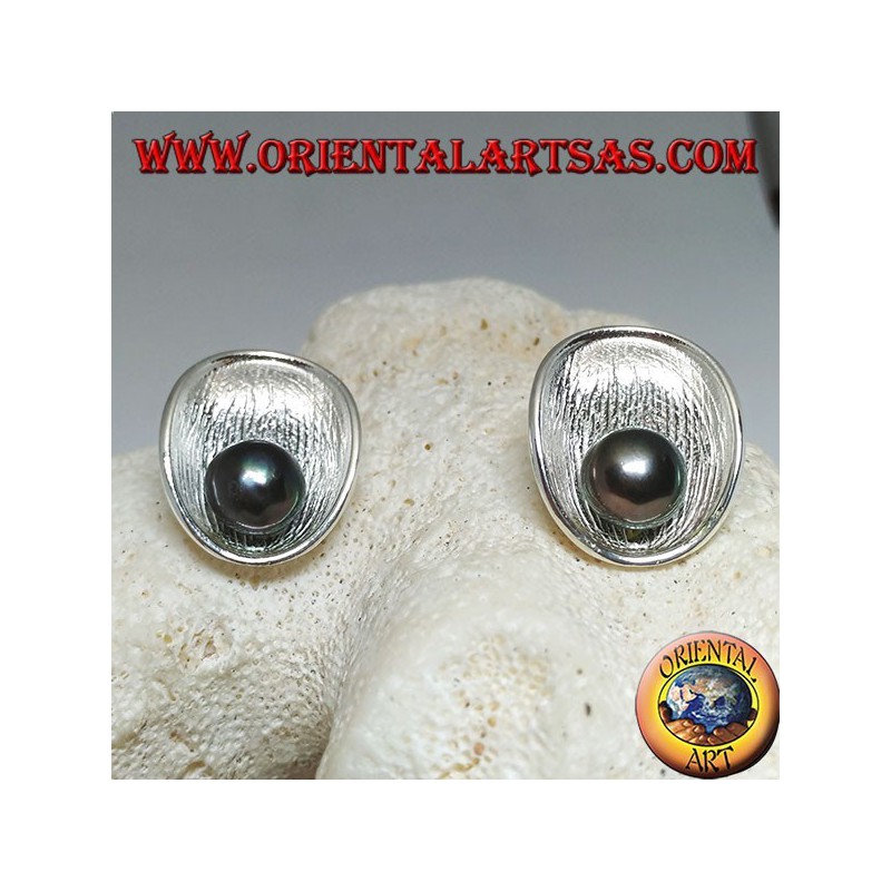 Boucles d'oreilles lobe en argent avec coquille de mère en satin à l'intérieur et perle d'eau douce grise