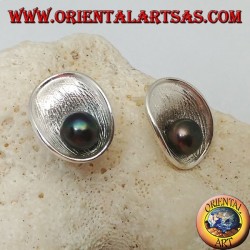 Boucles d'oreilles lobe en argent avec coquille de mère en satin à l'intérieur et perle d'eau douce grise