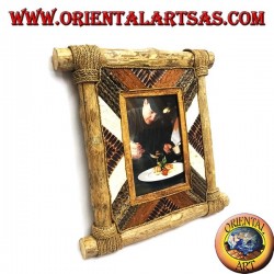 Marco de fotos vertical en madera de café y decoraciones en corteza y elementos naturales de 28 x 28 cm.