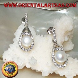 Boucles d'oreilles en argent avec perle d'eau douce blanche entourée de zircone cubique