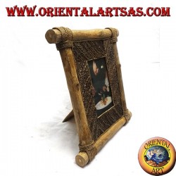 Vertical photo frame in coffee wood and decorations in bark sticks of 29 x 28 cm