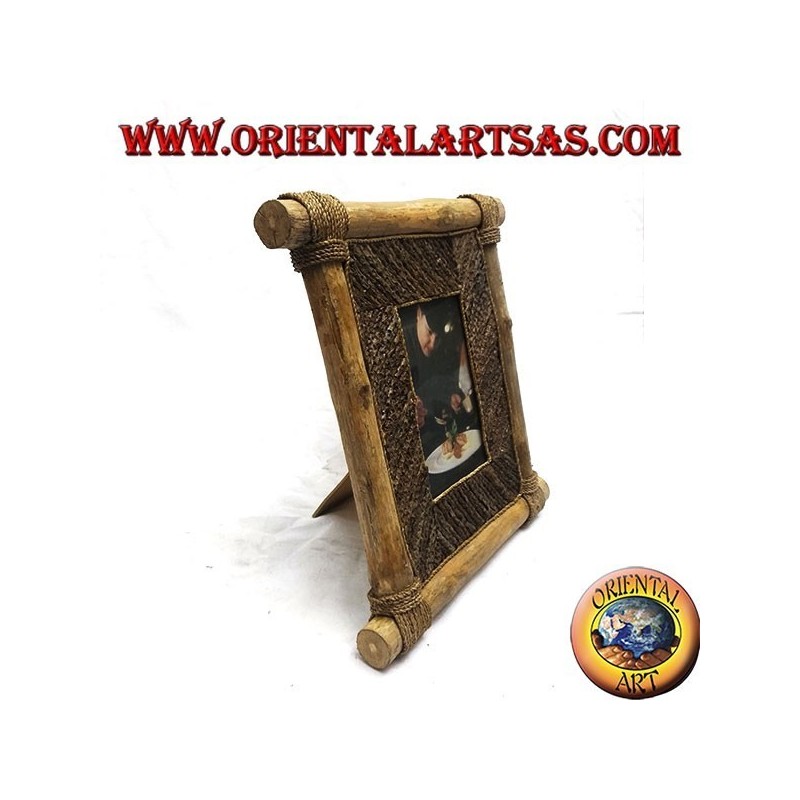 Vertical photo frame in coffee wood and decorations in bark sticks of 29 x 28 cm