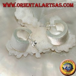 Breite quadratische Silberohrringe mit Satin-Finish und 15 mm Schmetterlingsverschluss