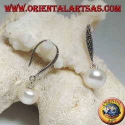 Boucles d'oreilles en argent avec perle d'eau douce blanche et crochet en marcassite