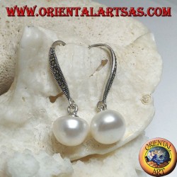 Boucles d'oreilles en argent avec perle d'eau douce blanche et crochet en marcassite