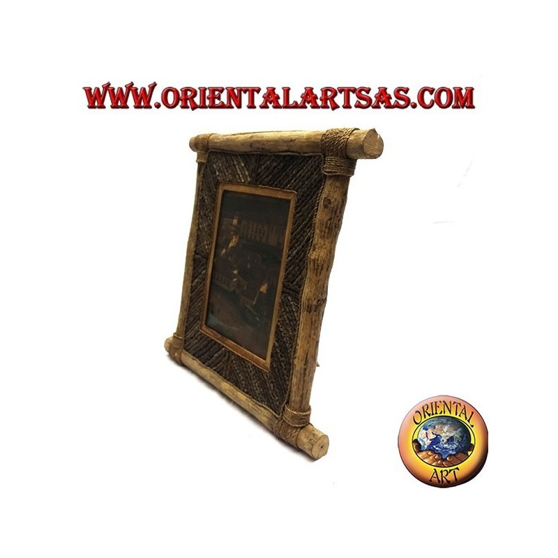 Cornice portafoto verticale in legno di caffé e decorazioni a bastoncini di corteccia da 35 x 33 cm