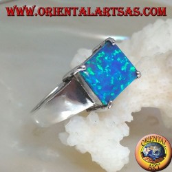 Anillo de plata con ópalo azul rectangular horizontal en cuatro