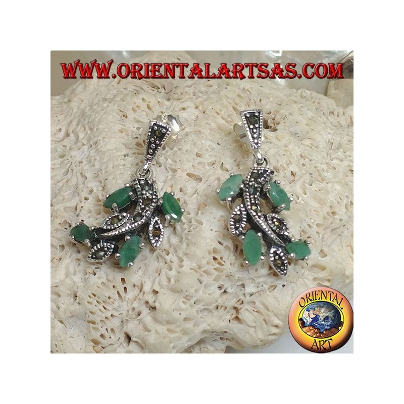 Conjunto de pendientes de plata con hojas tachonadas de marcasita y esmeraldas naturales.