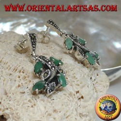 Conjunto de pendientes de plata con hojas tachonadas de marcasita y esmeraldas naturales.