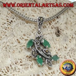 Colgante de plata en rama con hojas tachonadas de marcasita y esmeraldas naturales.