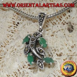 Colgante de plata en rama con hojas tachonadas de marcasita y esmeraldas naturales.
