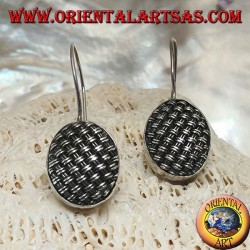 Boucles d'oreilles pendantes en argent avec ovale tissé serré
