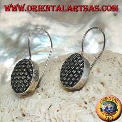 Pendientes colgantes de plata con óvalo bien tejido