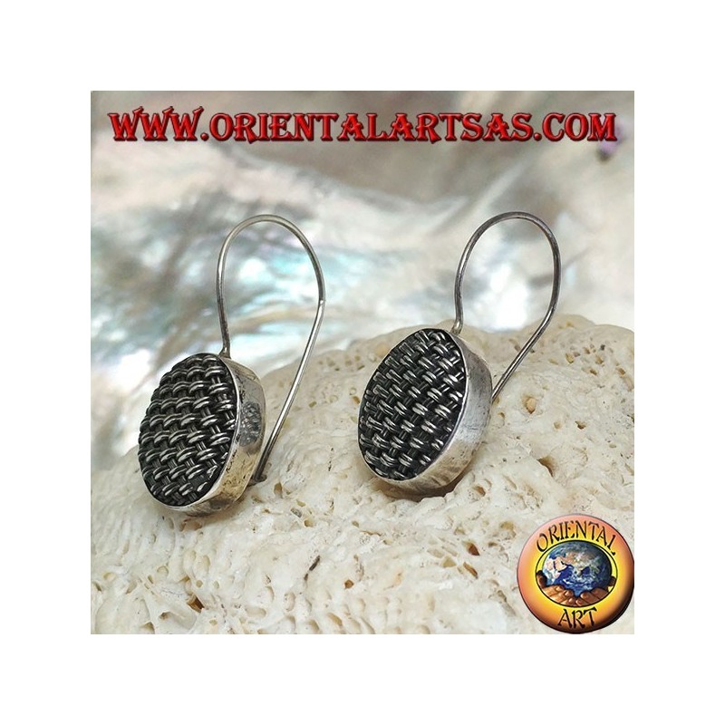 Orecchini in argento pendenti con ovale a intreccio fitto