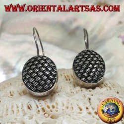 Pendientes colgantes de plata con óvalo bien tejido