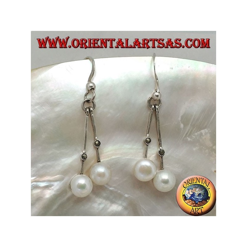 Silver earrings with hanging rod with a central marcasite and final freshwater white pearl