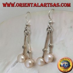 Silver earrings with hanging rod with a central marcasite and final pink freshwater pearl