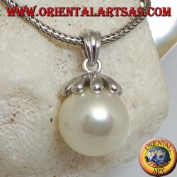 Silver pendant with giant freshwater pearl and leaf cap
