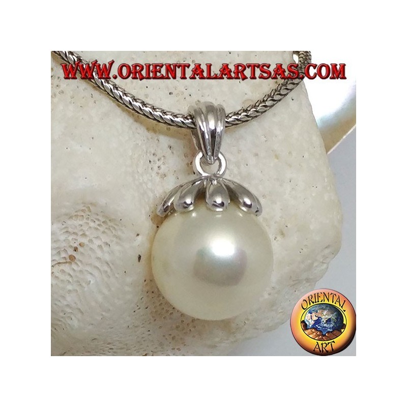 Silver pendant with giant freshwater pearl and leaf cap