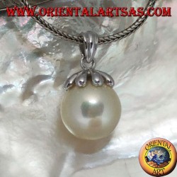 Pendentif en argent avec perle d'eau douce géante et capuchon de feuille