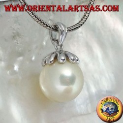 Colgante de plata con perla gigante de agua dulce y tapa de hoja