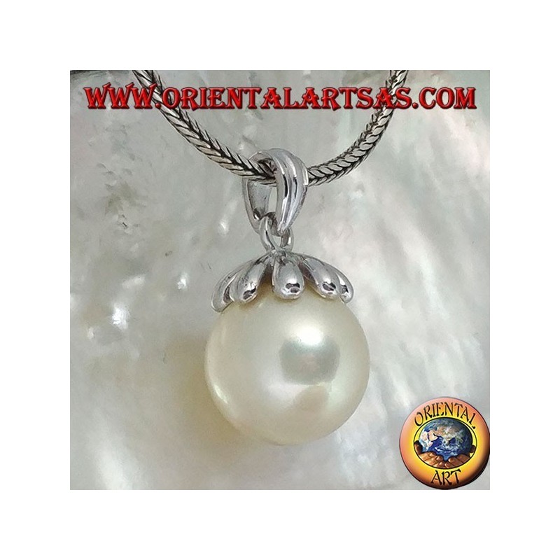 Silver pendant with giant freshwater pearl and leaf cap