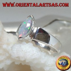 Anillo de plata con lanzadera opalina arlequín en las puntas