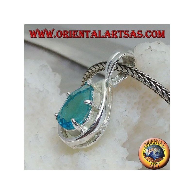 Ciondolo in argento con topazio azzurro sfaccettato incastonato su rialzo di montatura a goccia