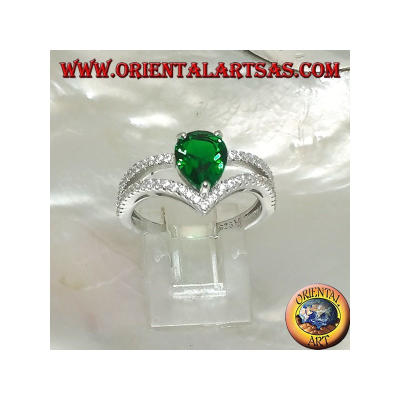 Bague en argent avec un ensemble d'émeraude en goutte synthétique et deux lignes à pointe de zircon