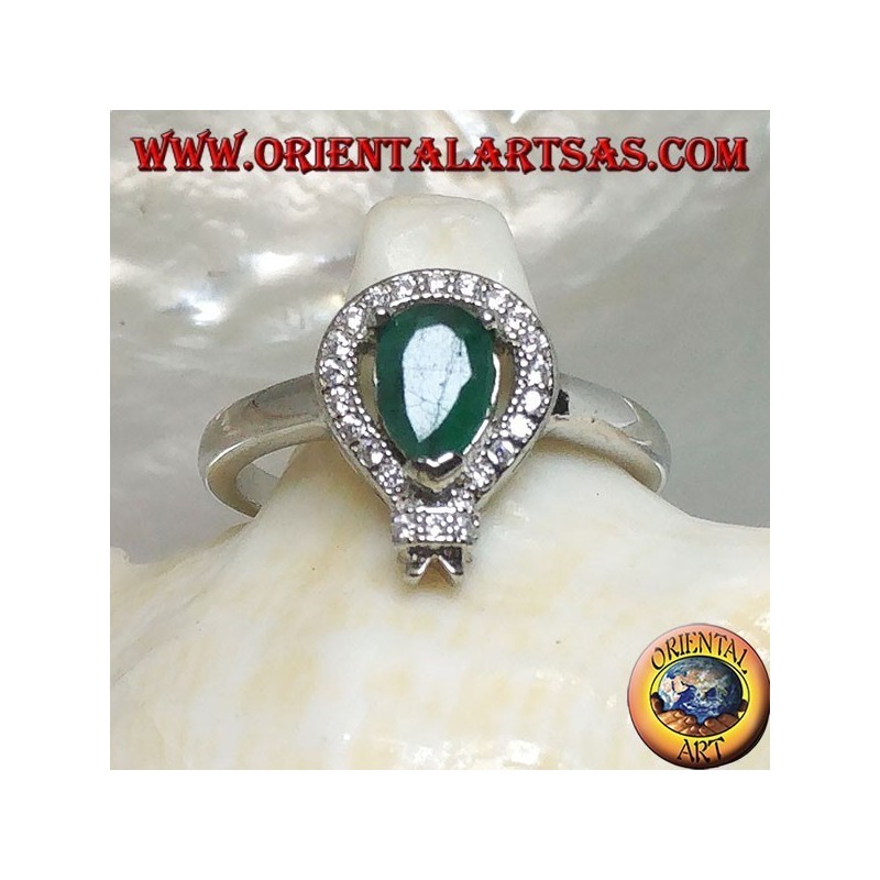 Bague en argent avec goutte d'émeraude naturelle sertie de zircone cubique et monture pointue
