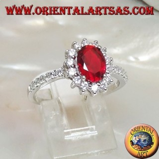 Anello in argento con rubino sintetico ovale incastonato contornato da zirconi e fila sui lati