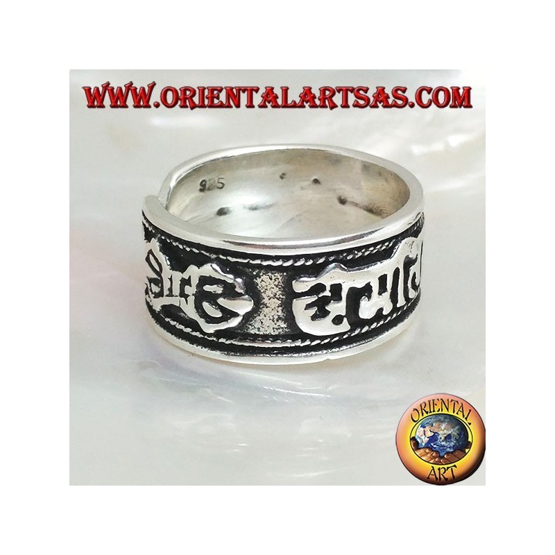 Bague en argent avec mantra tibétain OM MANI PADME HUM en relief (taille libre)