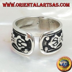 Bague en argent avec mantra tibétain OM MANI PADME HUM en relief (taille libre)