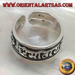 Anillo de plata con mantra tibetano OM MANI PADME HUM en relieve (tamaño libre)