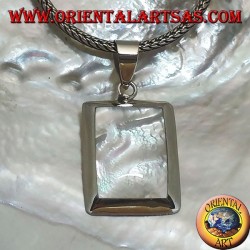Silver pendant with rectangular mother of pearl on a smooth and essential setting
