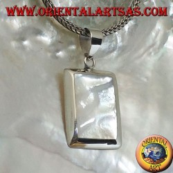 Silver pendant with rectangular mother of pearl on a smooth and essential setting
