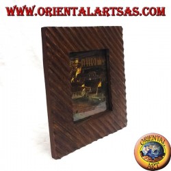 Marco de fotos con líneas oblicuas grabadas en madera de pino 30 x 26 cm.