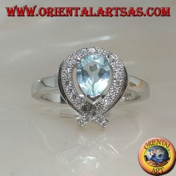 Anello in argento con topazio azzurro naturale a goccia contornato da zirconi (intersezione su punta)