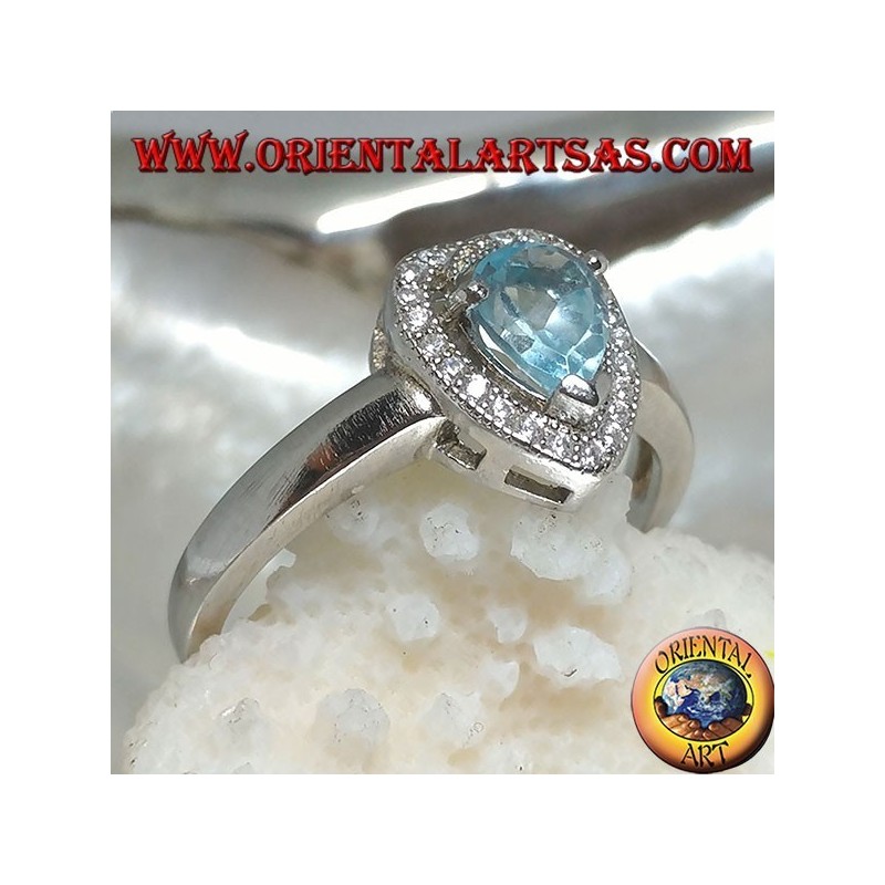 Anello in argento con topazio azzurro naturale a goccia incastonato contornato da zirconi 
