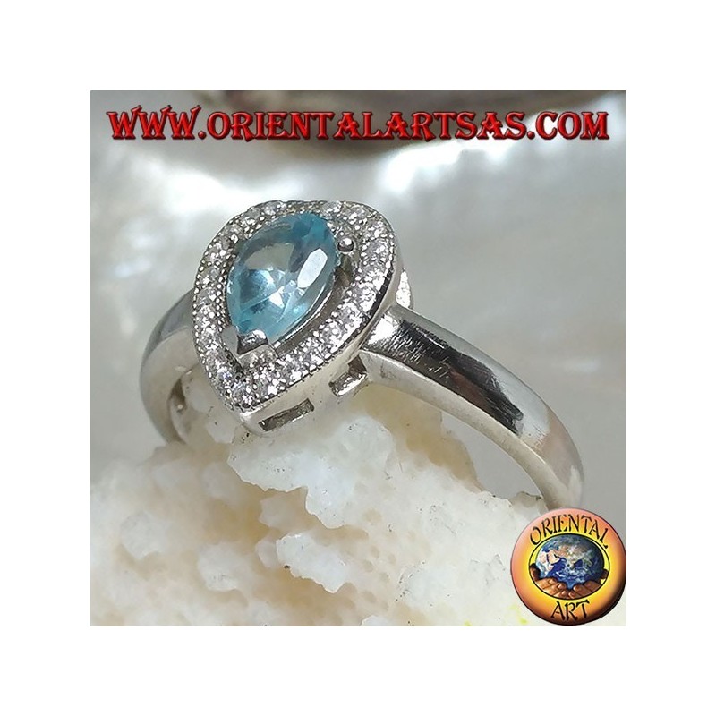 Anello in argento con topazio azzurro naturale a goccia incastonato contornato da zirconi 