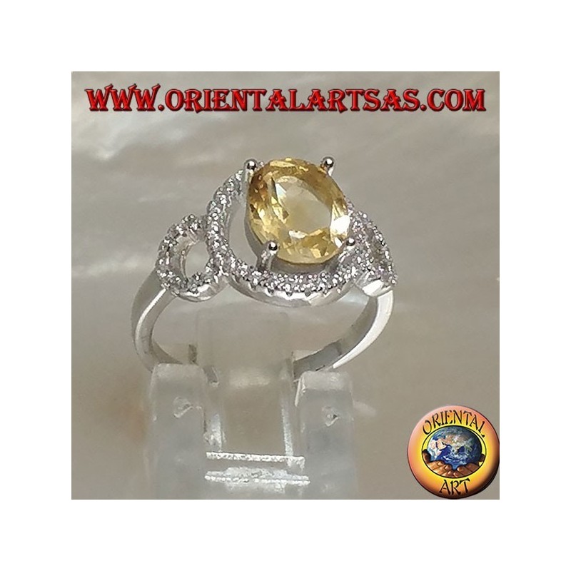 Bague en argent avec topaze jaune naturelle ovale sertie sur un sertissage zircone à trois cercles