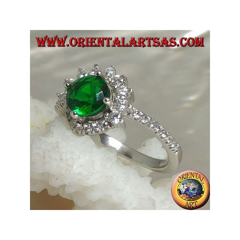 Bague en argent avec émeraude synthétique ronde sertie de petits et grands zircons