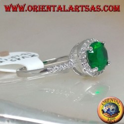 Bague en argent avec émeraude synthétique ronde sertie de zircons