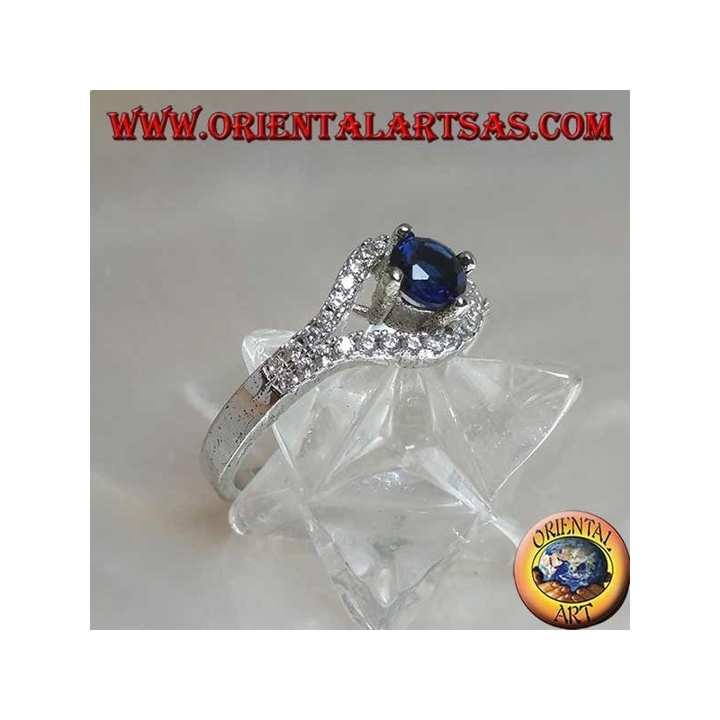 Bague en argent en forme d'oeil avec un saphir synthétique rond et un contour en zircone cubique