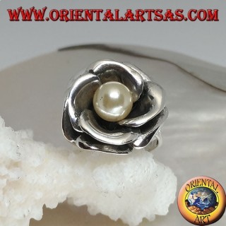 Silberring mit großer Rose und zentraler Süßwasserperle