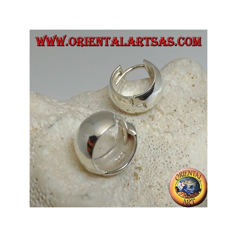 Boucle d'oreille ronde simple en argent et fermeture à pression 8 x 14 mm