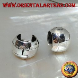 Abgerundeter einfacher Creolen-Silberohrring mit zwei Linien und 10 x 14 mm Druckknopfverschluss