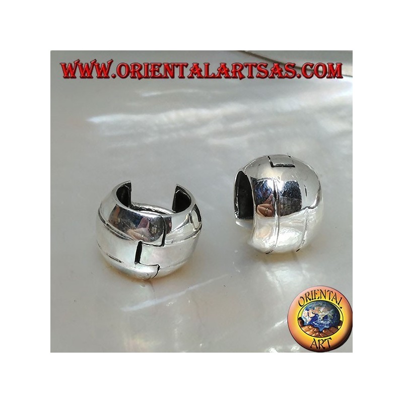 Abgerundeter einfacher Creolen-Silberohrring mit zwei Linien und 10 x 14 mm Druckknopfverschluss