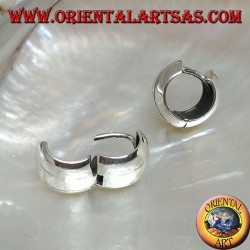 Abgerundeter einfacher Creolen-Silberohrring mit zwei Linien und 10 x 14 mm Druckknopfverschluss